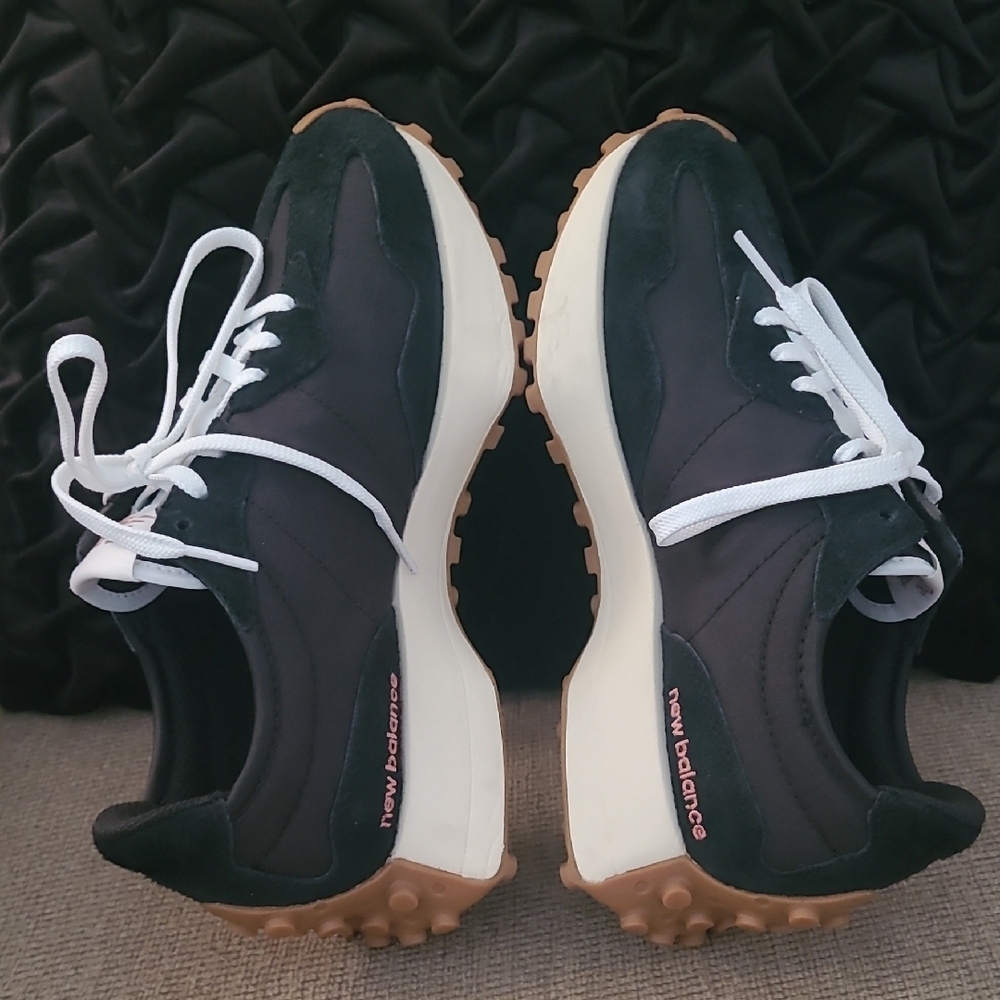 NEW BALANCE WOMEN'S 327 BLACK WHITE SNEAKERS - Picture 4 of 11